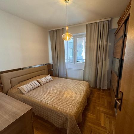 Big Spacious Apartment In Pej Center With Wi-Fi Peje Exterior photo