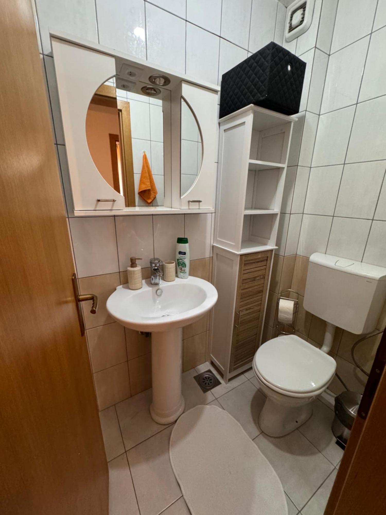 Big Spacious Apartment In Pej Center With Wi-Fi Peje Exterior photo