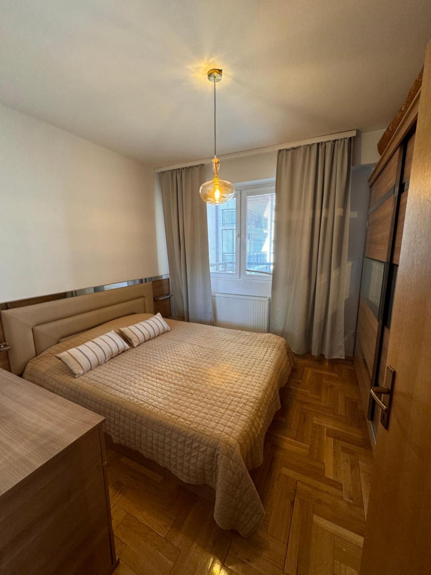 Big Spacious Apartment In Pej Center With Wi-Fi Peje Exterior photo