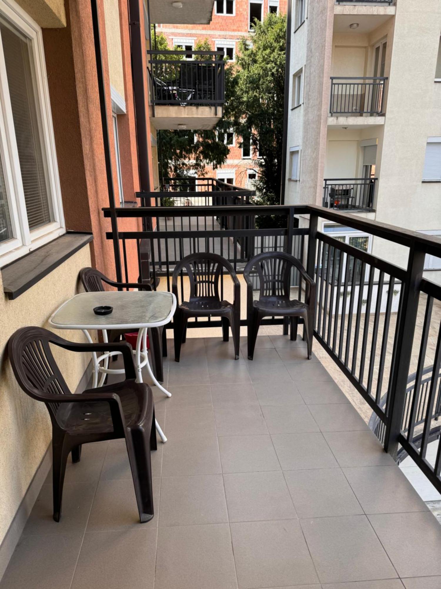 Big Spacious Apartment In Pej Center With Wi-Fi Peje Exterior photo
